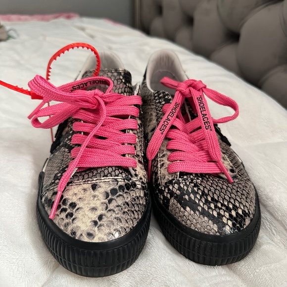 Off white sneakers - Picture 1 of 7